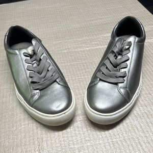 Guess men shoes size 9us used